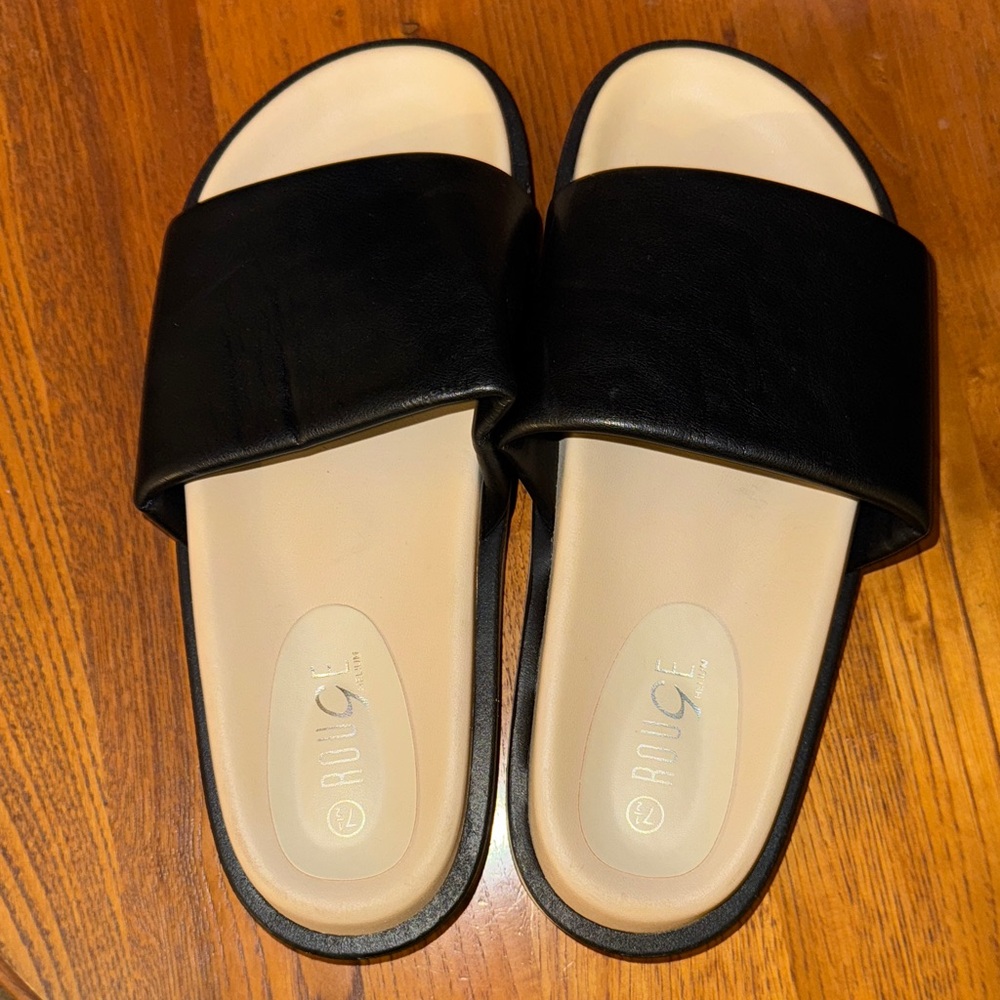 Rouge Helium Black Slide Sandals